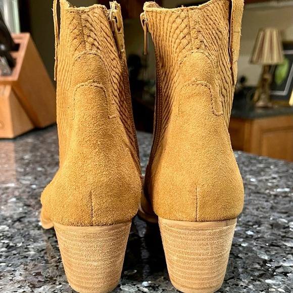 Matisse Daphne Cognac Brown Suede  Textured Western Ankle Booties Size 12 - Picture 4 of 8